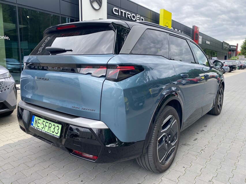 Peugeot E-5008