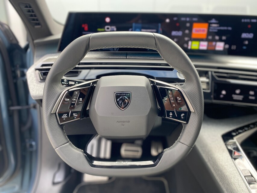 Peugeot E-5008