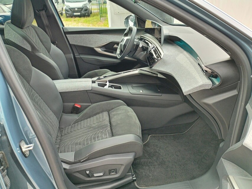 Peugeot E-5008