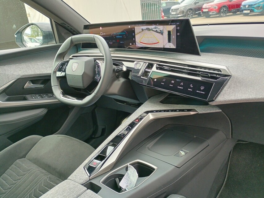 Peugeot E-5008