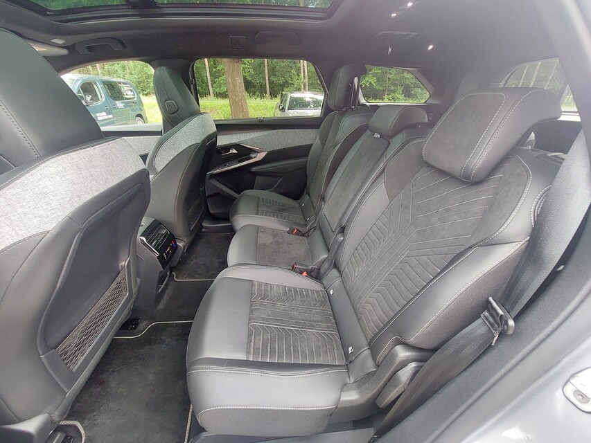 Peugeot E-5008
