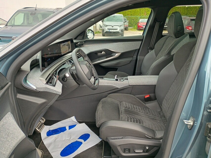 Peugeot E-5008