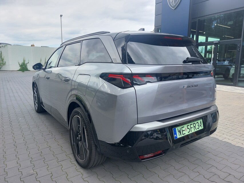 Peugeot E-5008