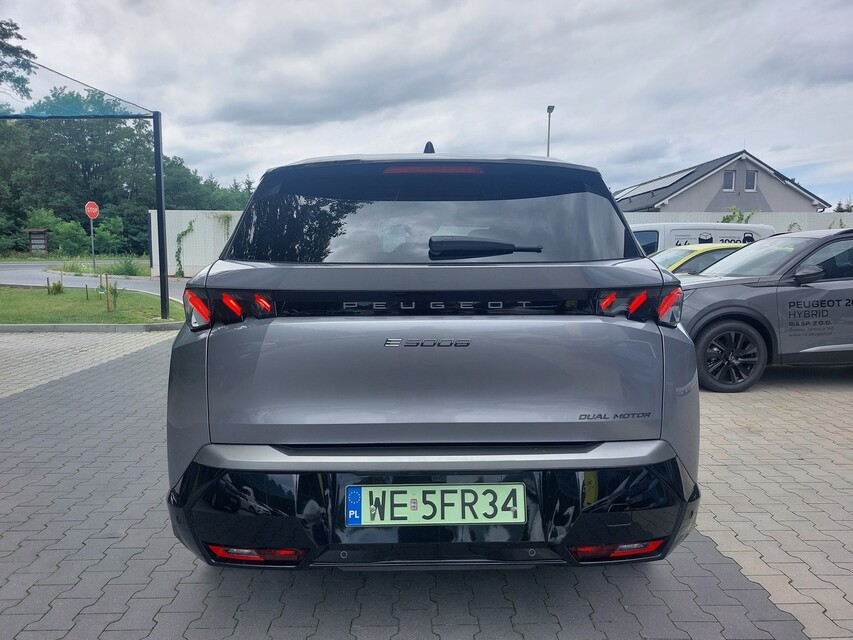 Peugeot E-5008