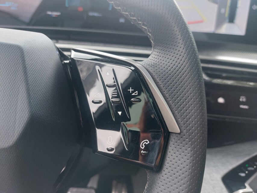 Peugeot E-5008