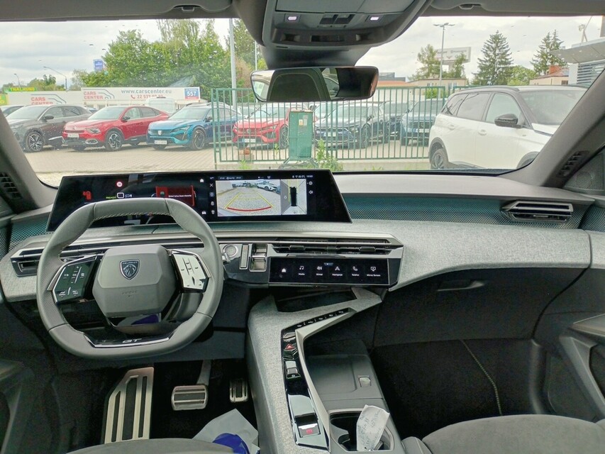 Peugeot E-5008