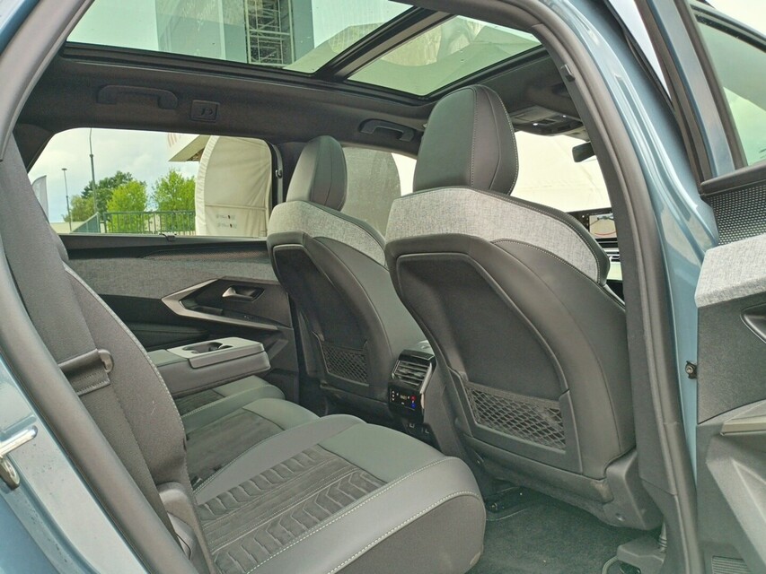 Peugeot E-5008