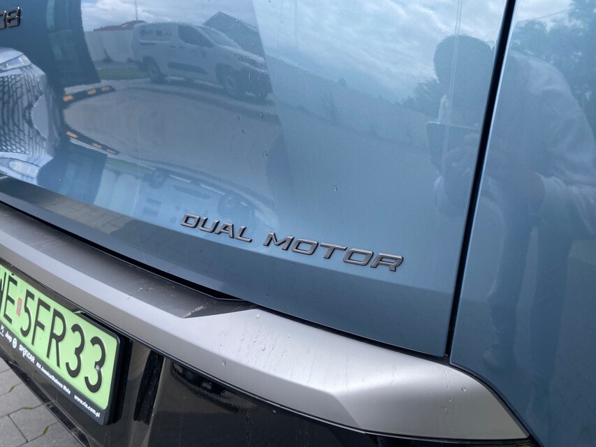Peugeot E-5008