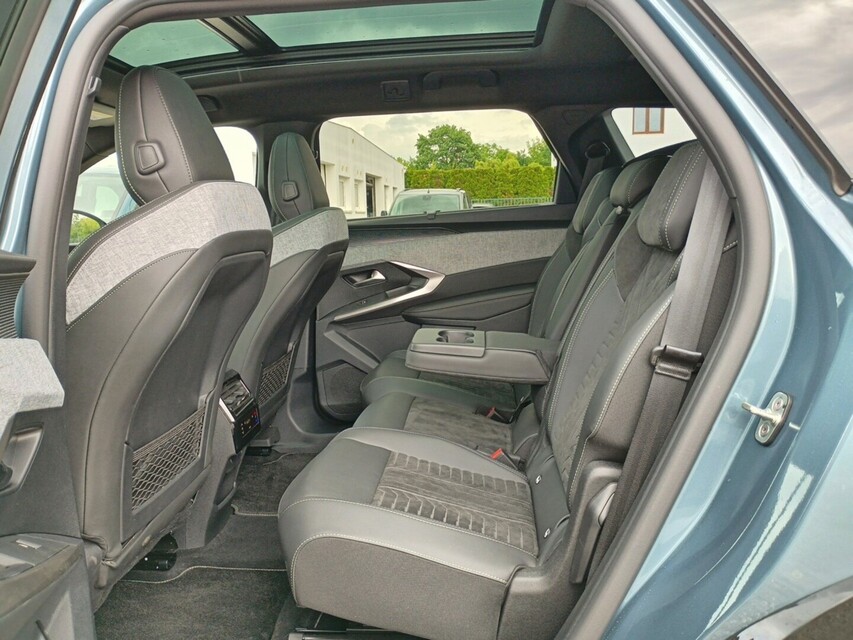 Peugeot E-5008
