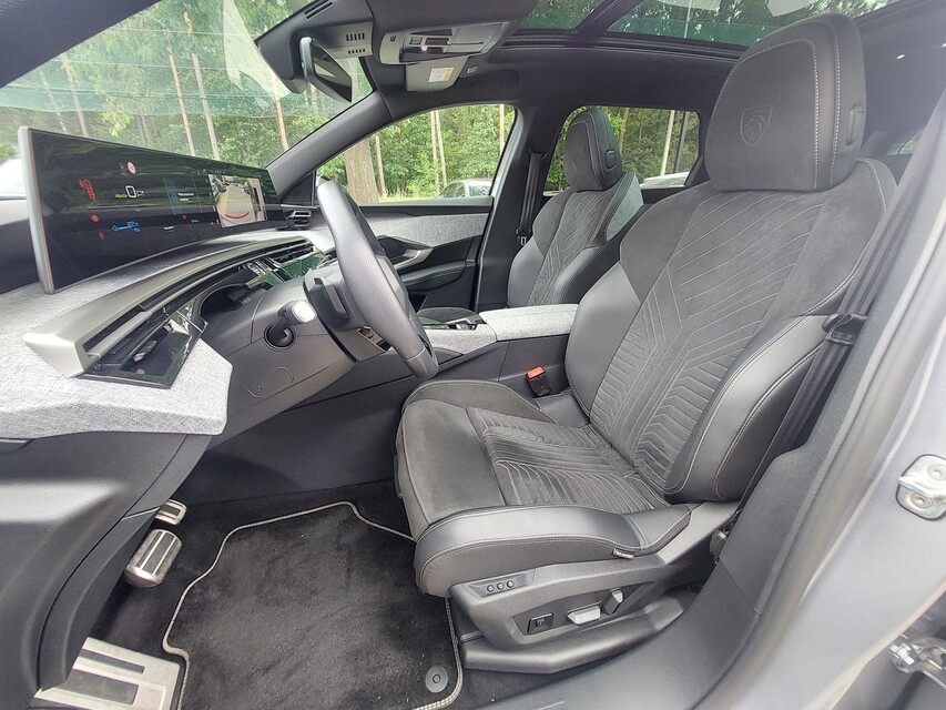Peugeot E-5008