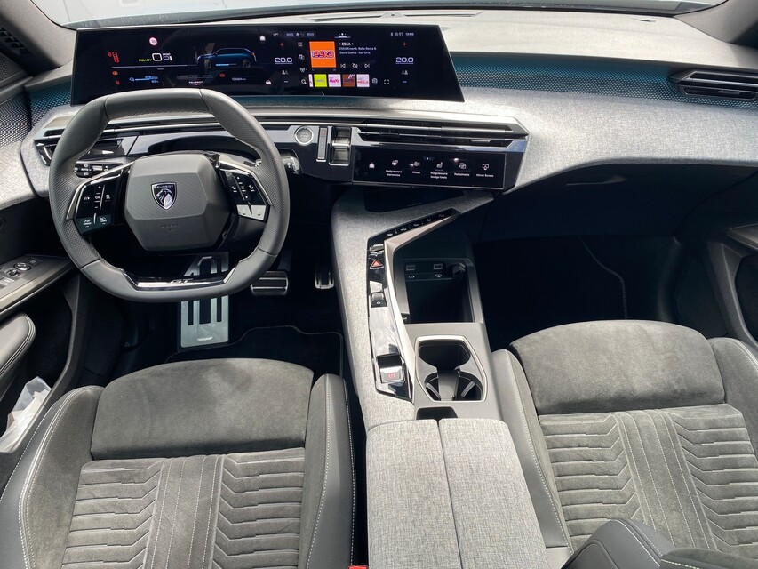 Peugeot E-5008