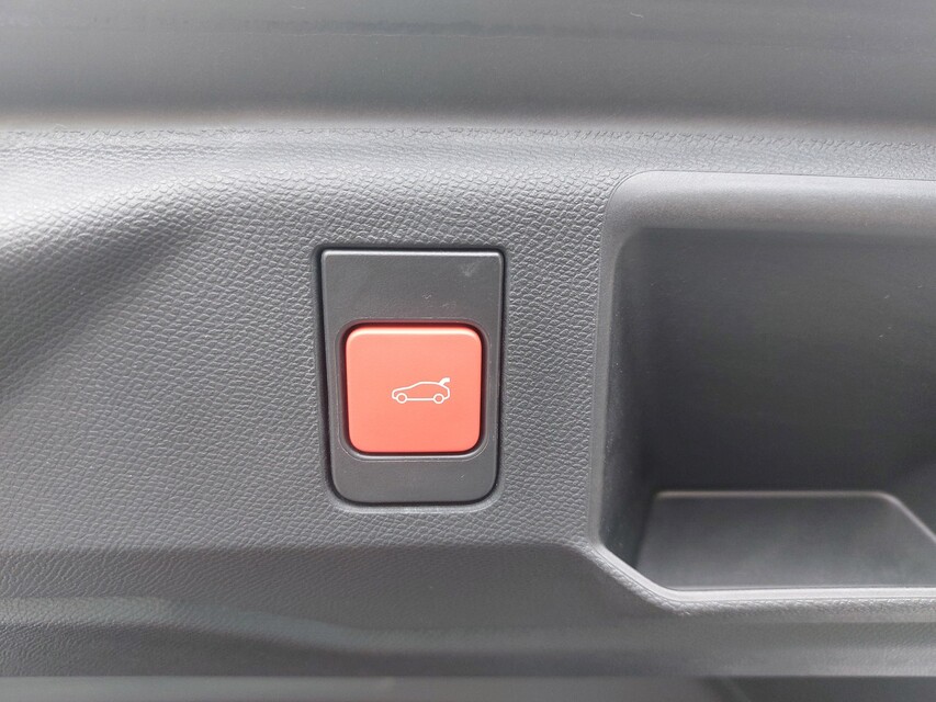 Peugeot E-5008