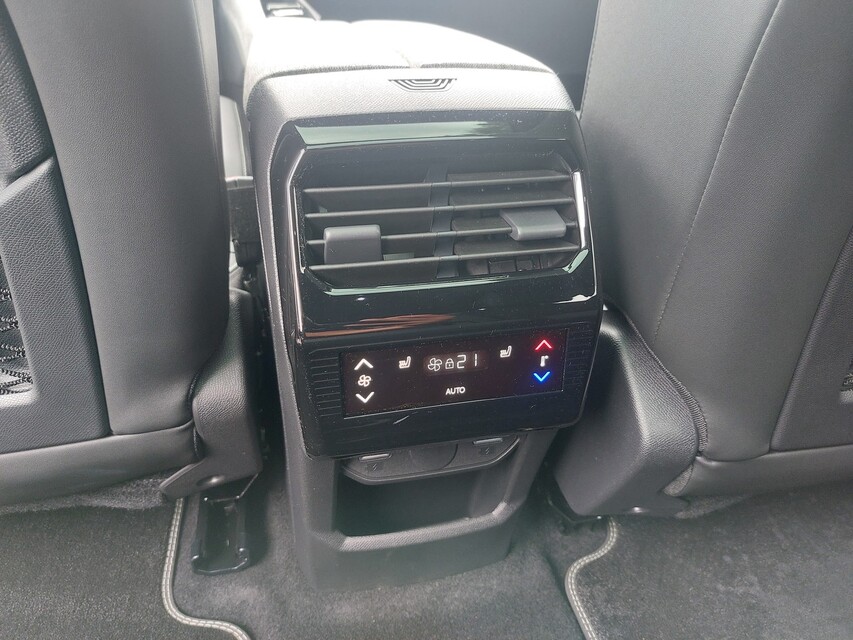 Peugeot E-5008