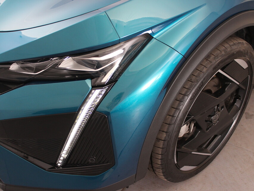 Peugeot 408