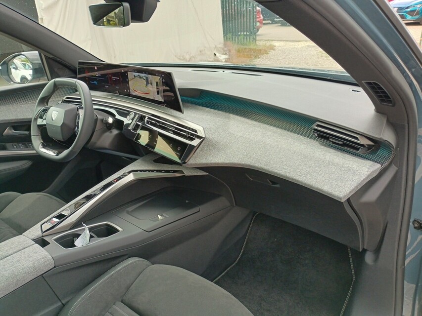 Peugeot E-5008