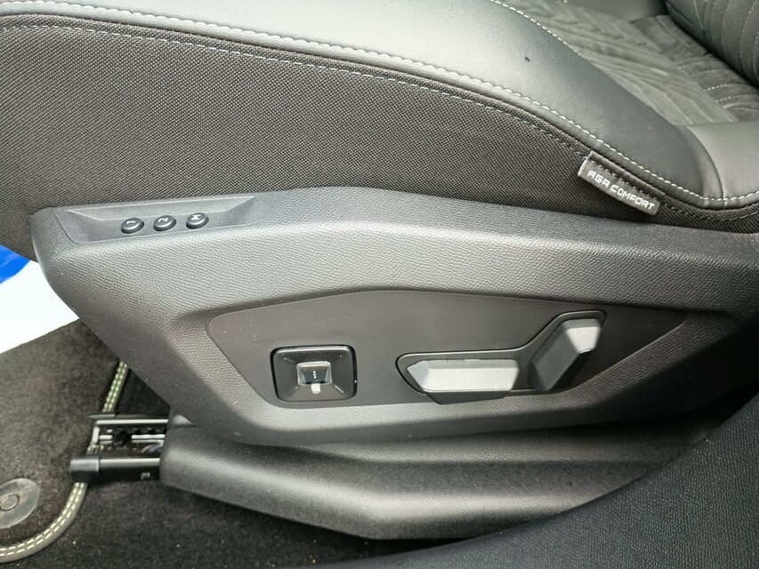 Peugeot E-5008