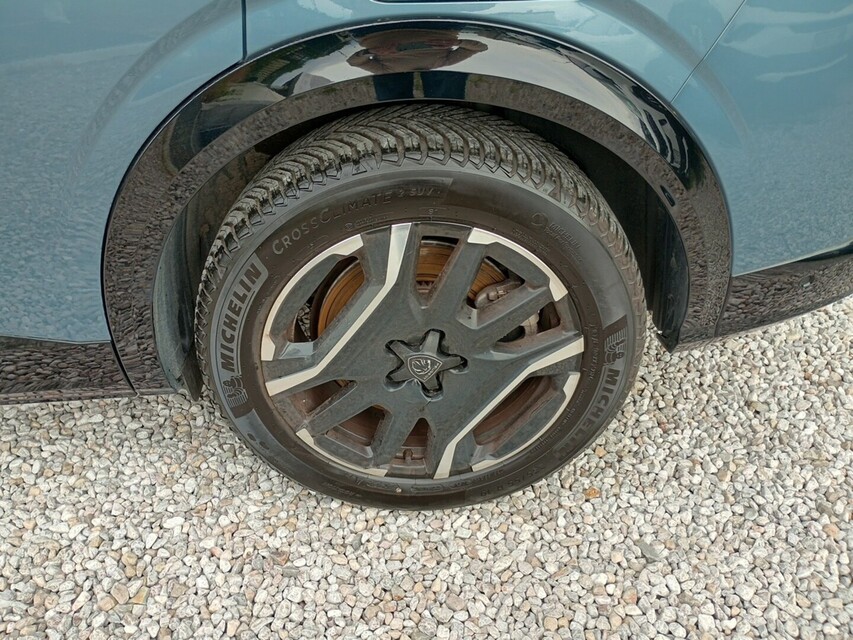 Peugeot E-5008