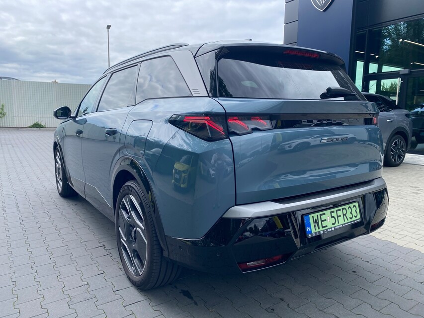 Peugeot E-5008