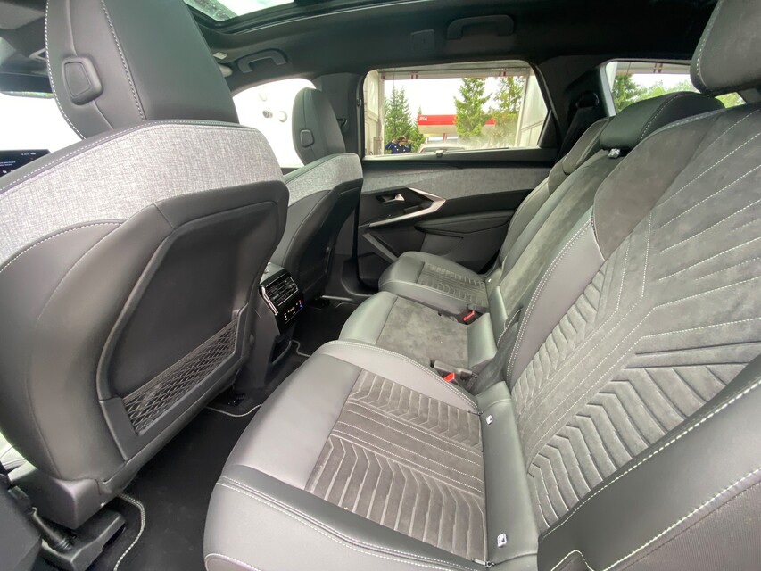 Peugeot E-5008