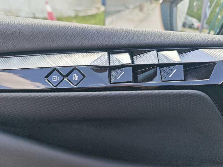 DS Automobiles DS 4