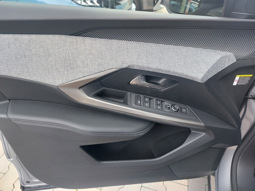 Peugeot E-5008